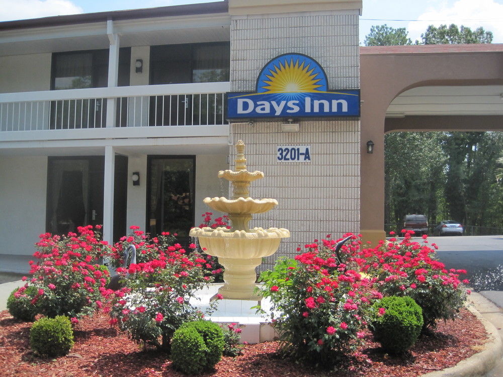 Days Inn By Wyndham Raleigh Midtown Exterior foto
